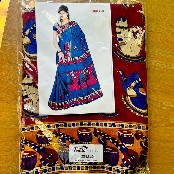 New saree with unstitched blouse material. - Picture 1 of 3